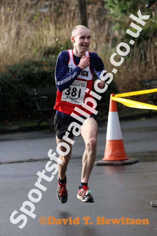 Philip Sanderson (Elswick) finishing the Ronnie Walker Saltwell 10k Road Race, Gateshead. Photo: David T. Hewitson/Sports for All Pics